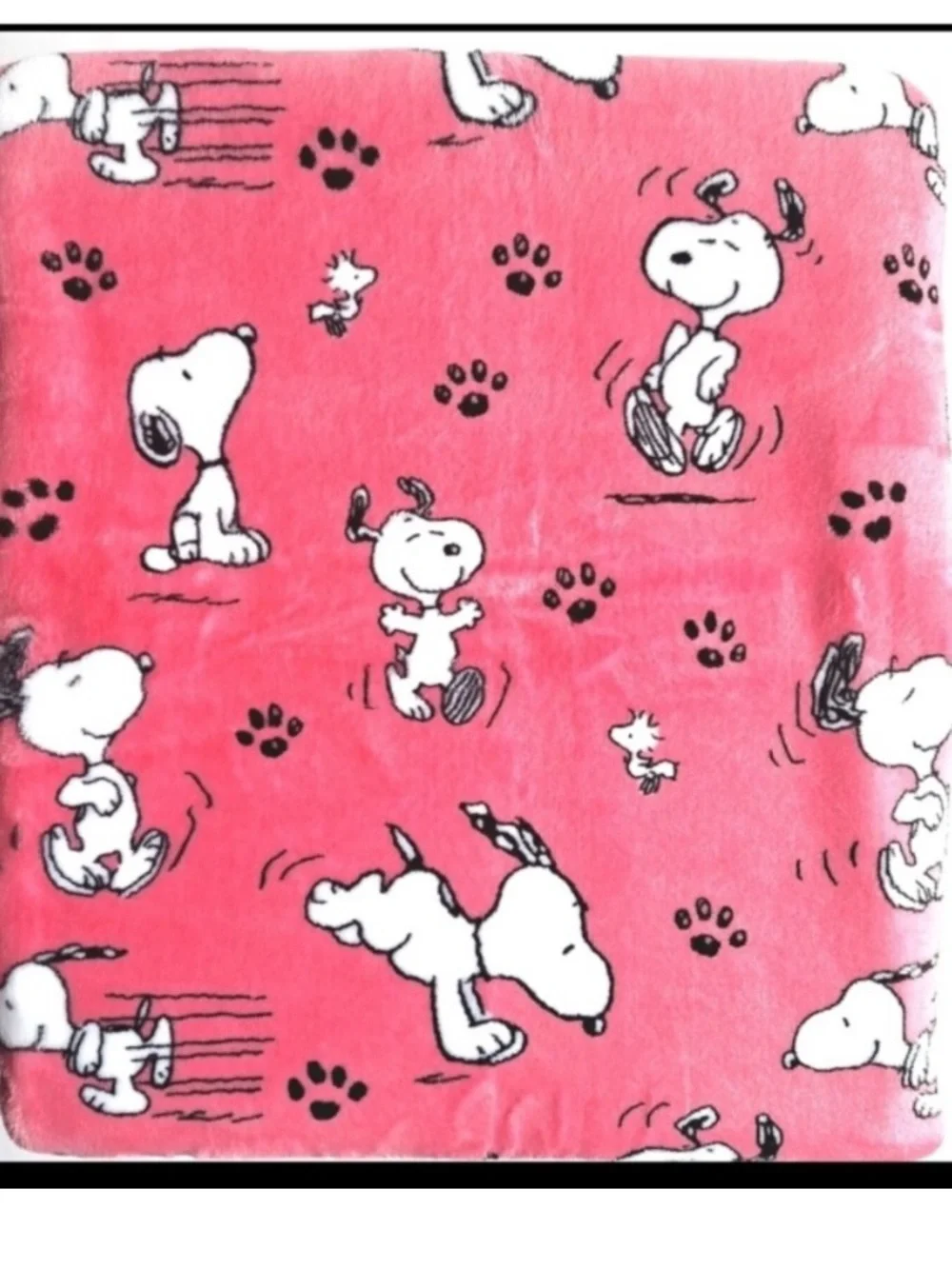 Peanuts snoopy paws and poses hot pink blanket